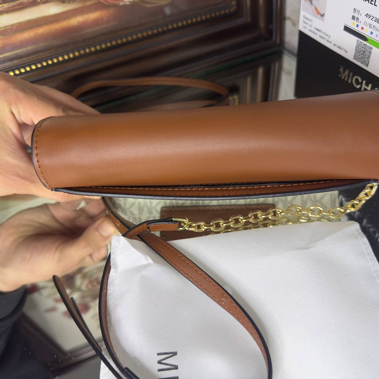 Sac mk
Taille : 20*10 cm