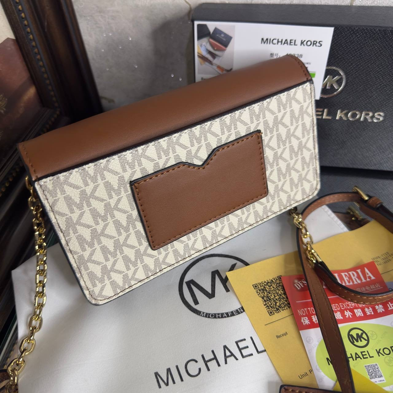 Sac mk
Taille : 20*10 cm